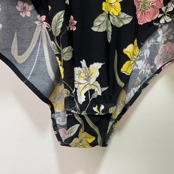 Love & Legend Black Floral Deep V-Neck Bodysuit sz 3X - Picture 6 of 10